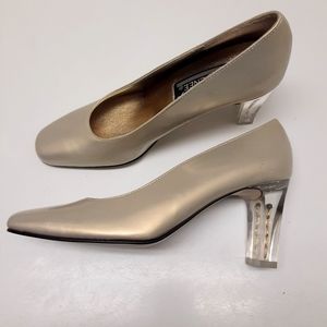 LUCITE CHAIN IN HEEL PUMP